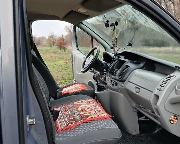 Серый Опель Виваро, объемом двигателя 2 л и пробегом 261 тыс. км за 16500 $, фото 9 на Automoto.ua