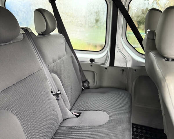 Серый Опель Виваро, объемом двигателя 2 л и пробегом 290 тыс. км за 14650 $, фото 24 на Automoto.ua