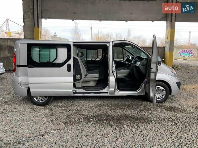 Серый Опель Виваро, объемом двигателя 2.5 л и пробегом 265 тыс. км за 13850 $, фото 13 на Automoto.ua