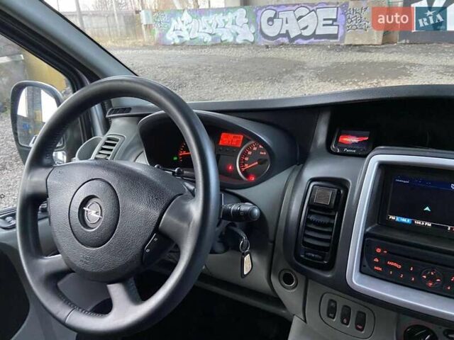 Серый Опель Виваро, объемом двигателя 2.5 л и пробегом 265 тыс. км за 13850 $, фото 10 на Automoto.ua