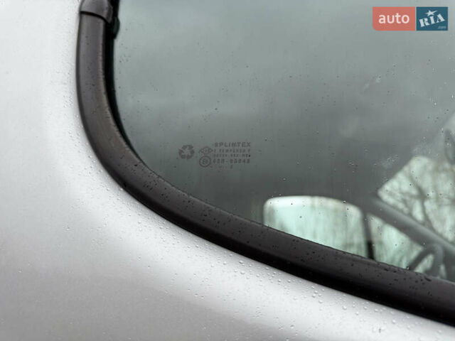 Серый Опель Виваро, объемом двигателя 2 л и пробегом 290 тыс. км за 14650 $, фото 12 на Automoto.ua