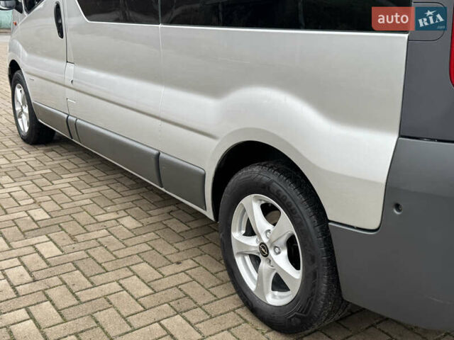 Серый Опель Виваро, объемом двигателя 2 л и пробегом 250 тыс. км за 14950 $, фото 26 на Automoto.ua