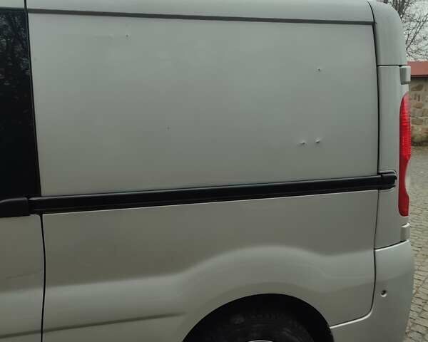 Серый Опель Виваро, объемом двигателя 2 л и пробегом 240 тыс. км за 13600 $, фото 18 на Automoto.ua