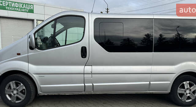 Сірий Опель Віваро, об'ємом двигуна 0 л та пробігом 300 тис. км за 14500 $, фото 2 на Automoto.ua
