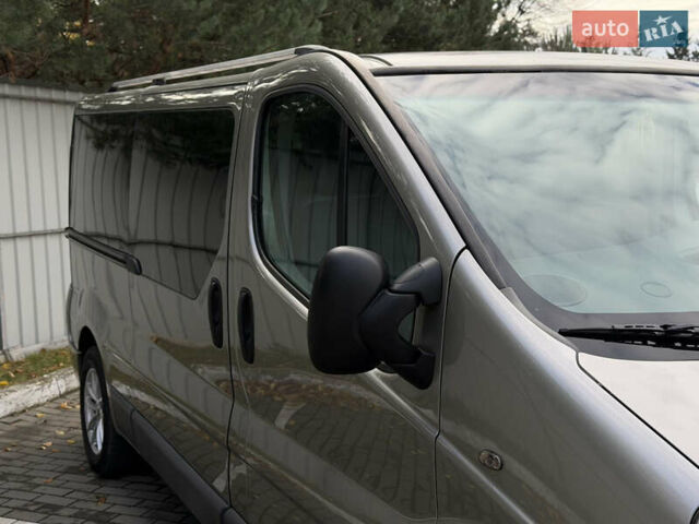 Сірий Опель Віваро, об'ємом двигуна 2 л та пробігом 282 тис. км за 13850 $, фото 10 на Automoto.ua