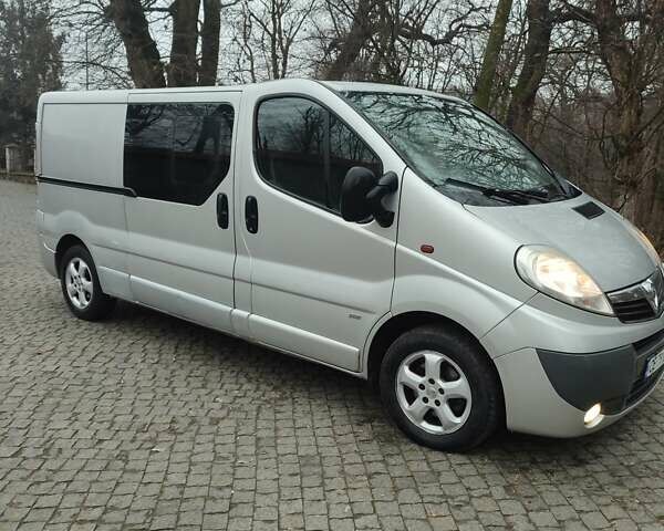 Серый Опель Виваро, объемом двигателя 2 л и пробегом 240 тыс. км за 13600 $, фото 3 на Automoto.ua