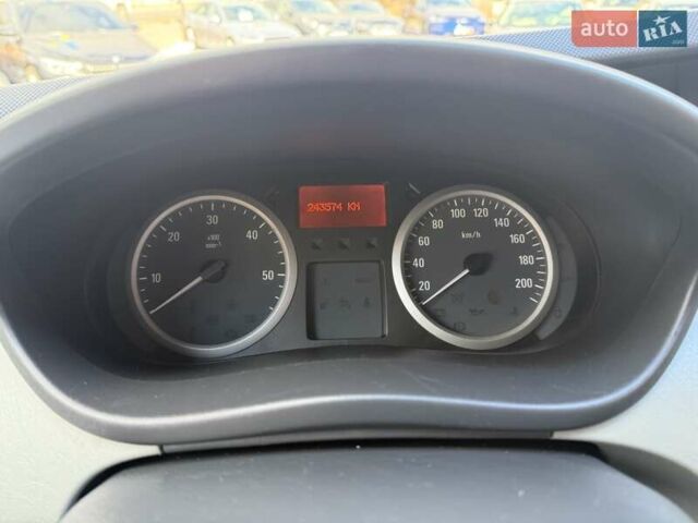Серый Опель Виваро, объемом двигателя 2 л и пробегом 244 тыс. км за 13000 $, фото 14 на Automoto.ua