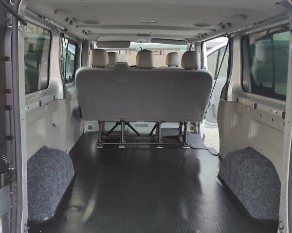 Серый Опель Виваро, объемом двигателя 2 л и пробегом 270 тыс. км за 15200 $, фото 44 на Automoto.ua