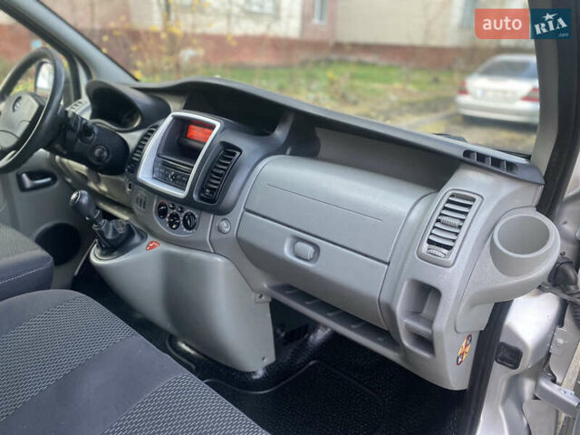 Серый Опель Виваро, объемом двигателя 2 л и пробегом 216 тыс. км за 14950 $, фото 36 на Automoto.ua