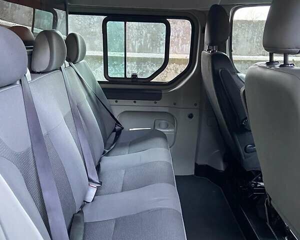 Серый Опель Виваро, объемом двигателя 2.5 л и пробегом 265 тыс. км за 13850 $, фото 48 на Automoto.ua