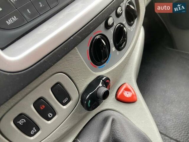 Серый Опель Виваро, объемом двигателя 2.5 л и пробегом 285 тыс. км за 13950 $, фото 29 на Automoto.ua