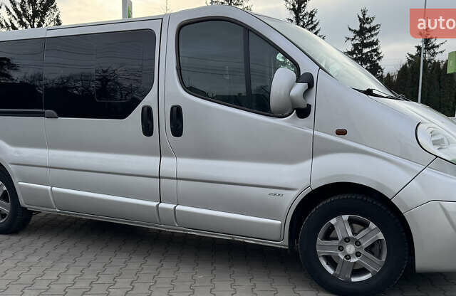 Сірий Опель Віваро, об'ємом двигуна 0 л та пробігом 300 тис. км за 14500 $, фото 7 на Automoto.ua