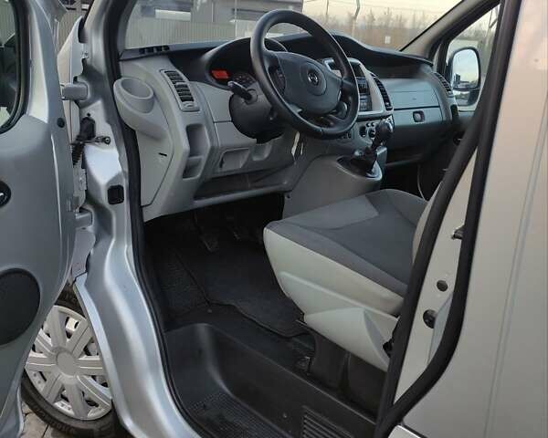 Серый Опель Виваро, объемом двигателя 2 л и пробегом 270 тыс. км за 15200 $, фото 29 на Automoto.ua