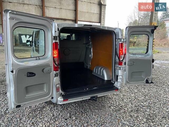 Серый Опель Виваро, объемом двигателя 2.5 л и пробегом 265 тыс. км за 13850 $, фото 39 на Automoto.ua