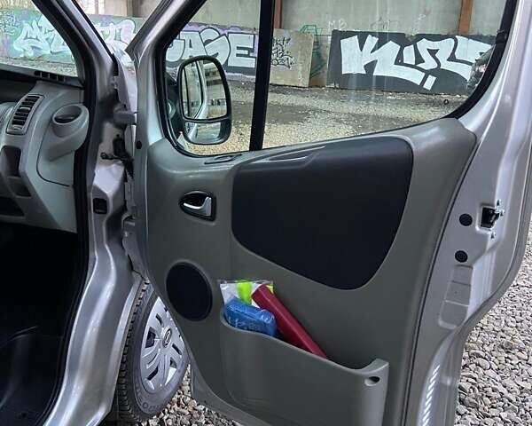 Серый Опель Виваро, объемом двигателя 2.5 л и пробегом 265 тыс. км за 13850 $, фото 34 на Automoto.ua