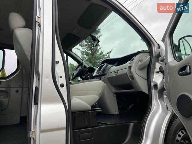Серый Опель Виваро, объемом двигателя 2.5 л и пробегом 285 тыс. км за 13950 $, фото 31 на Automoto.ua