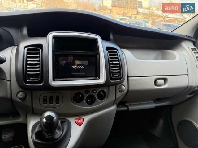 Серый Опель Виваро, объемом двигателя 2 л и пробегом 244 тыс. км за 13000 $, фото 15 на Automoto.ua