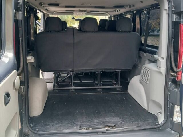 Серый Опель Виваро, объемом двигателя 2 л и пробегом 261 тыс. км за 16500 $, фото 2 на Automoto.ua