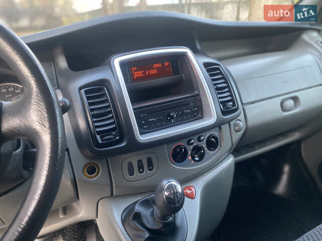 Серый Опель Виваро, объемом двигателя 2 л и пробегом 216 тыс. км за 14950 $, фото 25 на Automoto.ua