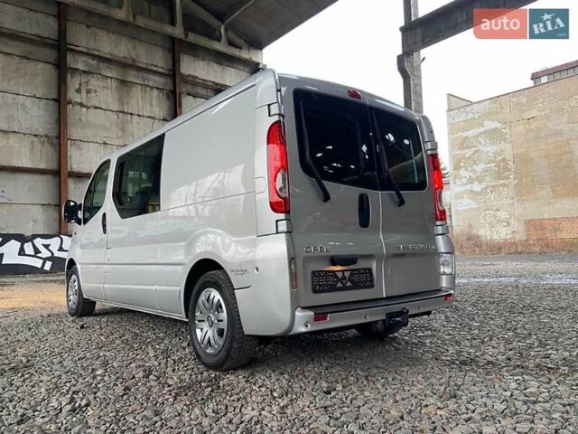 Серый Опель Виваро, объемом двигателя 2.5 л и пробегом 265 тыс. км за 13850 $, фото 16 на Automoto.ua