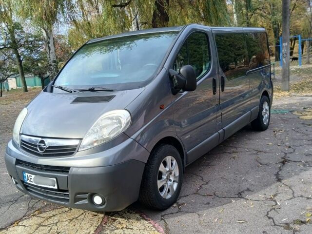 Серый Опель Виваро, объемом двигателя 2 л и пробегом 261 тыс. км за 16500 $, фото 4 на Automoto.ua