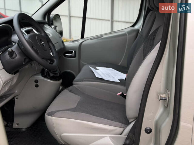Сірий Опель Віваро, об'ємом двигуна 2 л та пробігом 282 тис. км за 13850 $, фото 26 на Automoto.ua