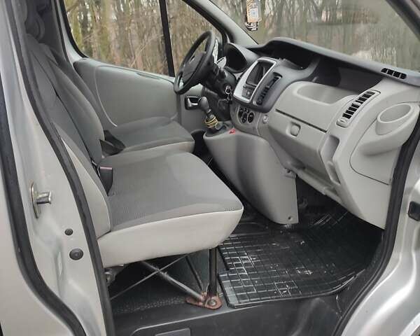 Серый Опель Виваро, объемом двигателя 2 л и пробегом 240 тыс. км за 13600 $, фото 13 на Automoto.ua