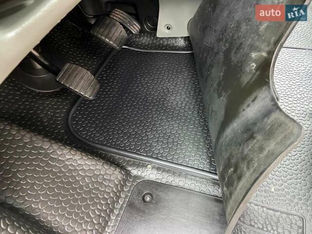 Серый Опель Виваро, объемом двигателя 2.5 л и пробегом 285 тыс. км за 13950 $, фото 35 на Automoto.ua