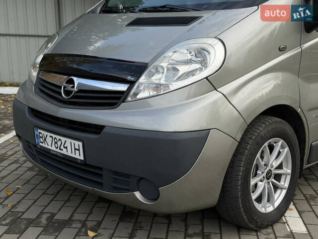 Сірий Опель Віваро, об'ємом двигуна 2 л та пробігом 282 тис. км за 13850 $, фото 14 на Automoto.ua