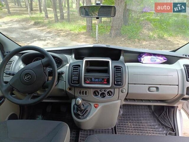Серый Опель Виваро, объемом двигателя 2 л и пробегом 283 тыс. км за 14950 $, фото 7 на Automoto.ua