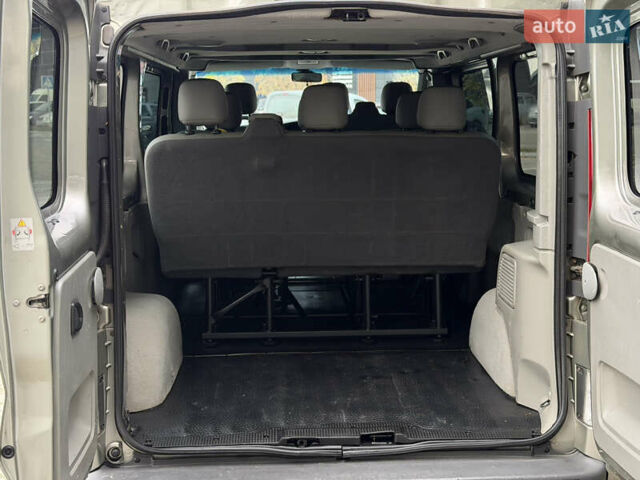 Сірий Опель Віваро, об'ємом двигуна 2 л та пробігом 282 тис. км за 13850 $, фото 27 на Automoto.ua