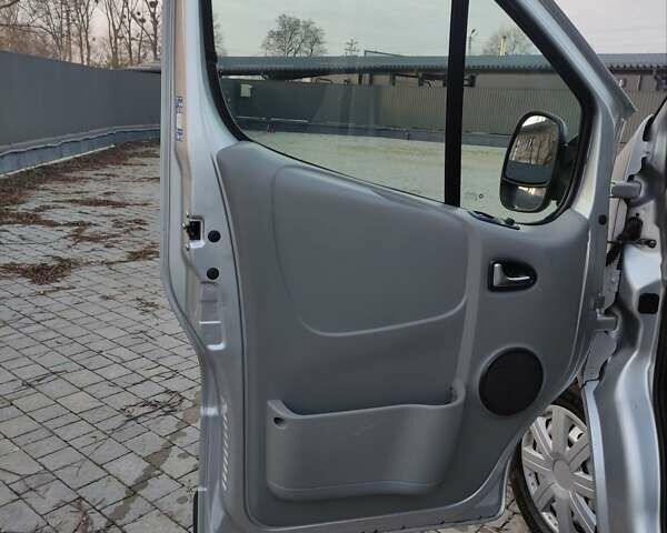 Серый Опель Виваро, объемом двигателя 2 л и пробегом 270 тыс. км за 15200 $, фото 30 на Automoto.ua