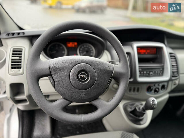 Серый Опель Виваро, объемом двигателя 2 л и пробегом 290 тыс. км за 14650 $, фото 16 на Automoto.ua