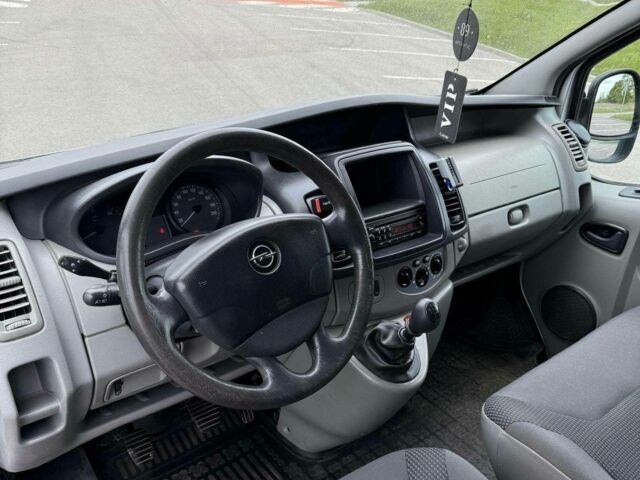 Серый Опель Виваро, объемом двигателя 2 л и пробегом 168 тыс. км за 7900 $, фото 6 на Automoto.ua