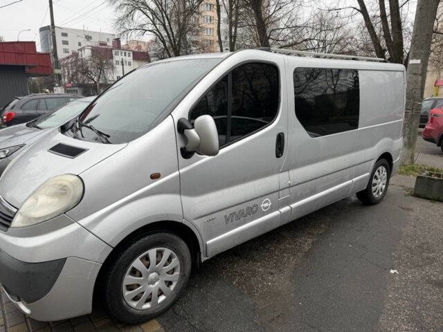 Серый Опель Виваро, объемом двигателя 2 л и пробегом 306 тыс. км за 10400 $, фото 2 на Automoto.ua