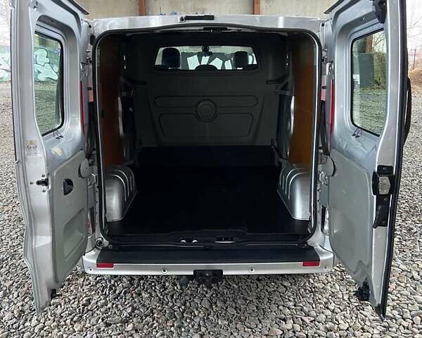 Серый Опель Виваро, объемом двигателя 2.5 л и пробегом 265 тыс. км за 13850 $, фото 14 на Automoto.ua