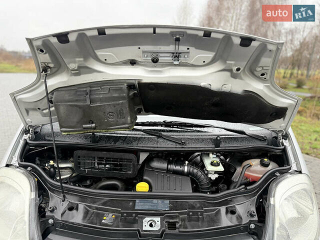 Серый Опель Виваро, объемом двигателя 2 л и пробегом 290 тыс. км за 14650 $, фото 26 на Automoto.ua