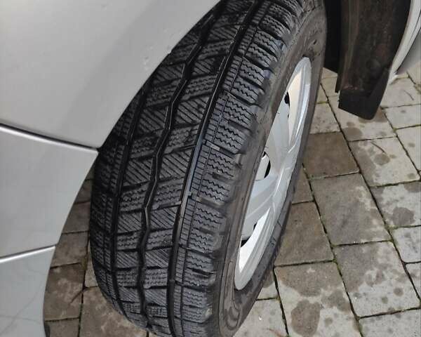 Серый Опель Виваро, объемом двигателя 2 л и пробегом 270 тыс. км за 15200 $, фото 26 на Automoto.ua