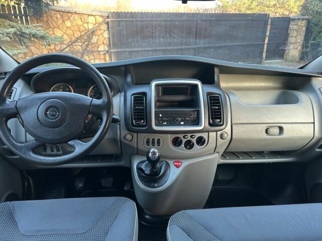 Серый Опель Виваро, объемом двигателя 2 л и пробегом 192 тыс. км за 8000 $, фото 9 на Automoto.ua