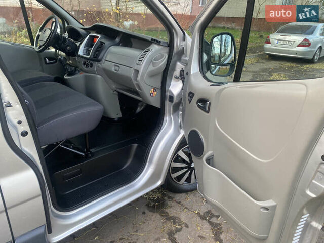 Серый Опель Виваро, объемом двигателя 2 л и пробегом 216 тыс. км за 14950 $, фото 34 на Automoto.ua