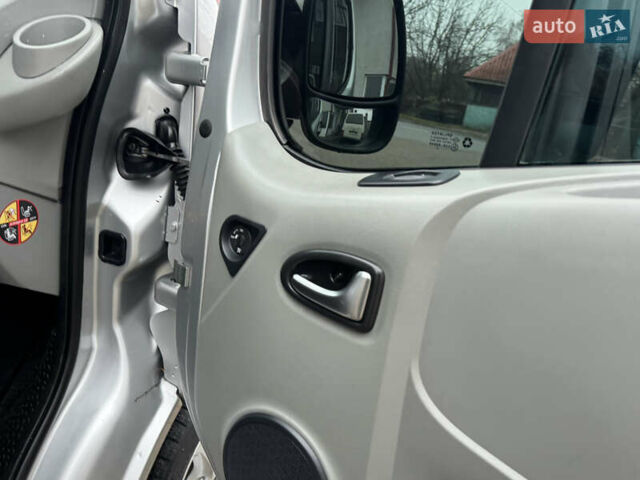 Серый Опель Виваро, объемом двигателя 2 л и пробегом 250 тыс. км за 14950 $, фото 44 на Automoto.ua