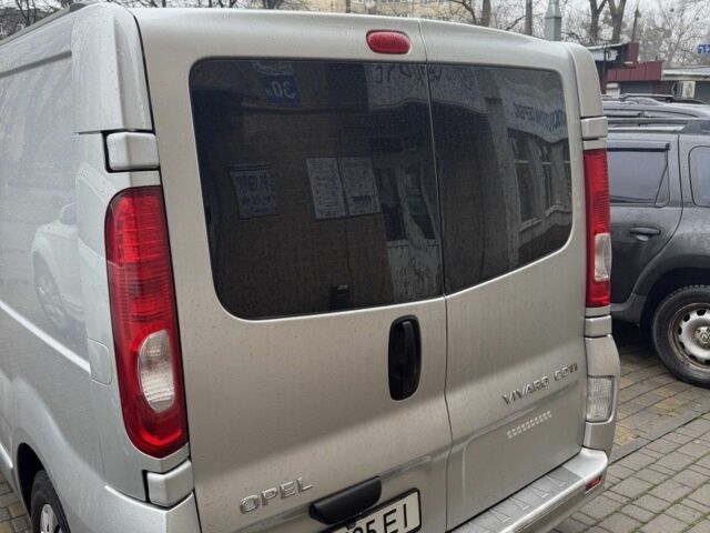 Серый Опель Виваро, объемом двигателя 2 л и пробегом 306 тыс. км за 10400 $, фото 3 на Automoto.ua