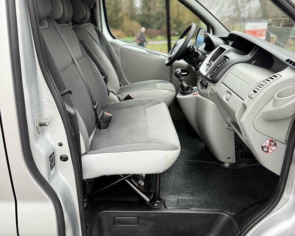 Серый Опель Виваро, объемом двигателя 2 л и пробегом 290 тыс. км за 14650 $, фото 20 на Automoto.ua