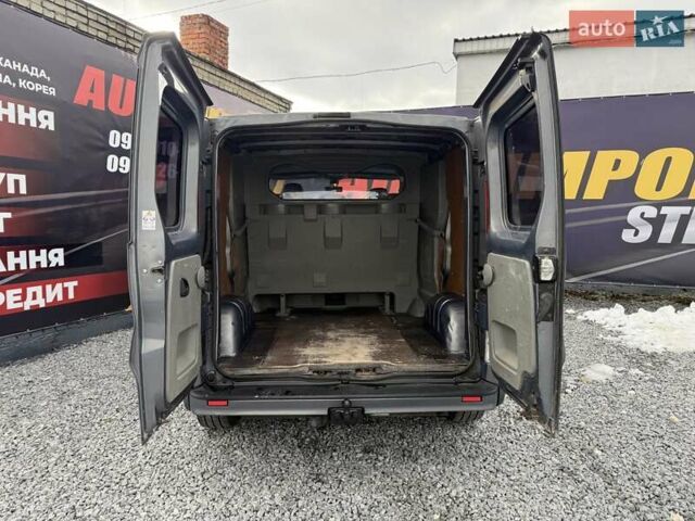 Серый Опель Виваро, объемом двигателя 2 л и пробегом 244 тыс. км за 13000 $, фото 10 на Automoto.ua