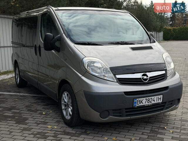 Сірий Опель Віваро, об'ємом двигуна 2 л та пробігом 282 тис. км за 13850 $, фото 2 на Automoto.ua