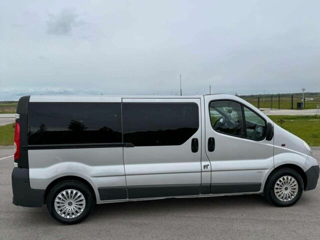 Серый Опель Виваро, объемом двигателя 2 л и пробегом 168 тыс. км за 7900 $, фото 2 на Automoto.ua