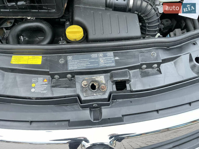 Сірий Опель Віваро, об'ємом двигуна 2 л та пробігом 298 тис. км за 12800 $, фото 77 на Automoto.ua