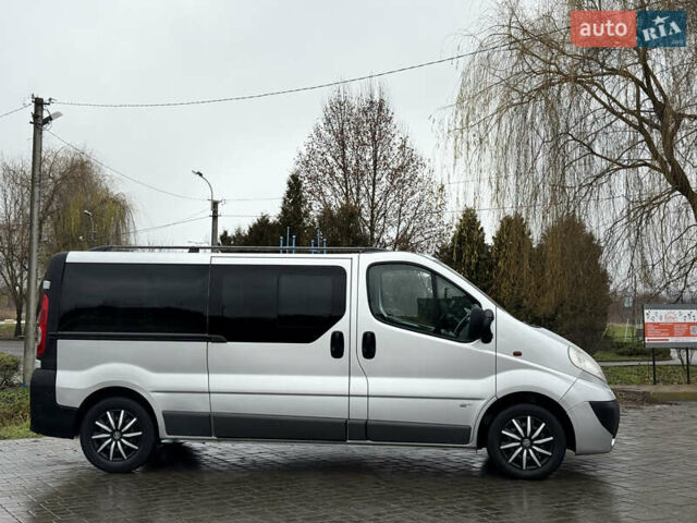 Серый Опель Виваро, объемом двигателя 2 л и пробегом 290 тыс. км за 14650 $, фото 4 на Automoto.ua