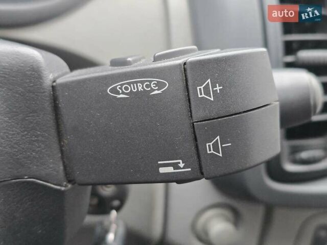 Сірий Опель Віваро, об'ємом двигуна 2 л та пробігом 307 тис. км за 13299 $, фото 36 на Automoto.ua