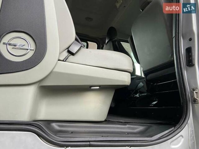 Серый Опель Виваро, объемом двигателя 2.5 л и пробегом 265 тыс. км за 13850 $, фото 25 на Automoto.ua